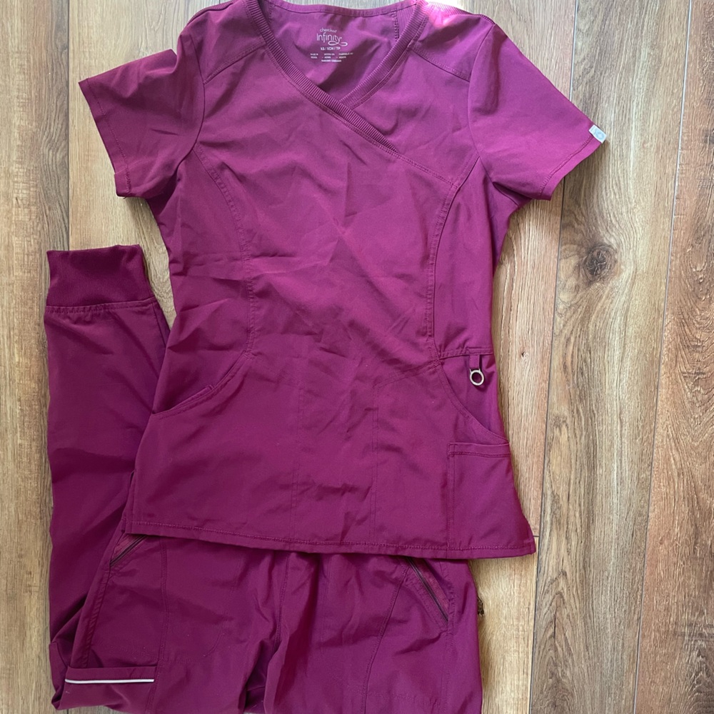 Cherokee infinity scrub set great condition